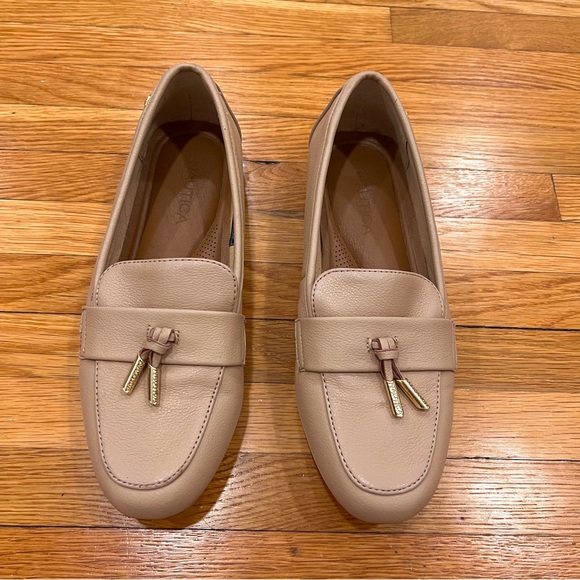 Nautica Shoes - NAUTICA WOMENS 6.5 BEIGE LOAFERS